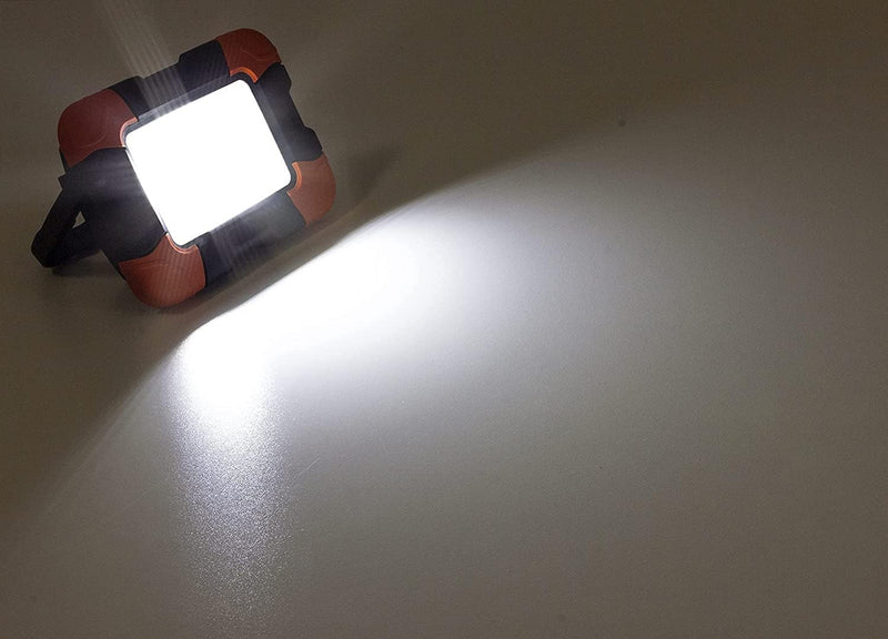 Faretto Led Ricaricabile 10W - Impermeabile IP65 - Luce da Campeggio , faro da lavoro, funziona come PowerBank - ElettroWatt.eu